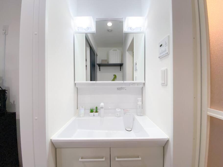 Residential Hotel Glitter Usjまで1駅5分 أوساكا الغرفة الصورة